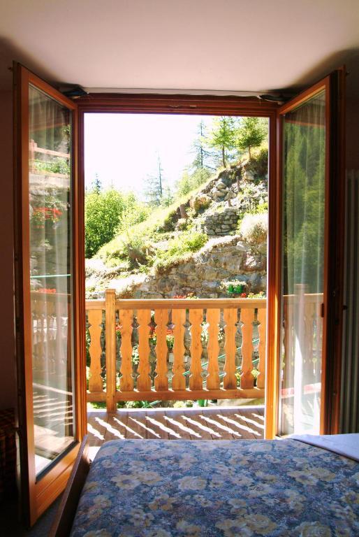 Hotel Genzianella Champoluc Oda fotoğraf
